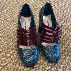 Miu Miu snake effect block pumps